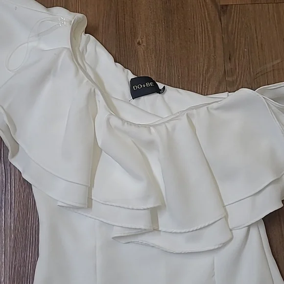 DO+BE‎ One Shoulder Cream Dress - Picture 3 of 11